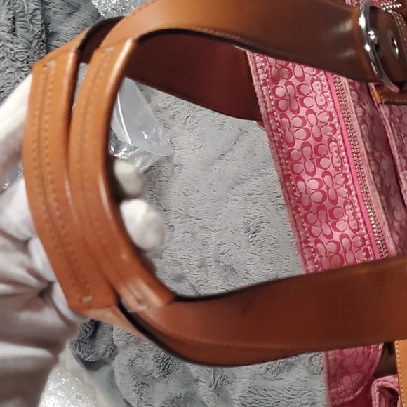 Signature Coach - Picture 13 of 14